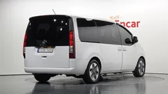 2023 Hyundai Staria Tourer 11-Seater — фото 2