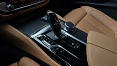 2023 BMW 5-Series 520i M Sport — фото 9