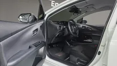 2022 Toyota Prius 1.8, белый — фото 10