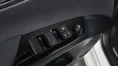 2022 Toyota Prius 1.8, белый — фото 11