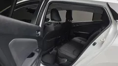 2022 Toyota Prius 1.8, белый — фото 17