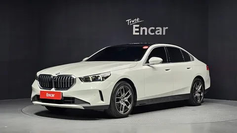 2024 BMW 5-Series 520i