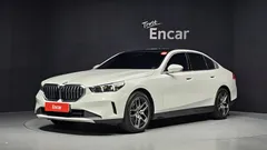 2024 BMW 5-Series 520i, белый — фото 1
