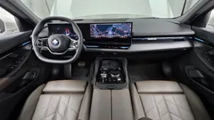 2024 BMW 5-Series 520i, белый — фото 7