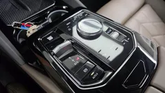 2024 BMW 5-Series 520i, белый — фото 9