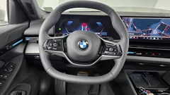 2024 BMW 5-Series 520i, белый — фото 13