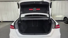 2024 BMW 5-Series 520i, белый — фото 20
