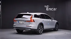 2023 Volvo V60 B5 Ultimate AWD — фото 2