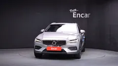 2023 Volvo V60 B5 Ultimate AWD — фото 3