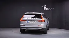 2023 Volvo V60 B5 Ultimate AWD — фото 4