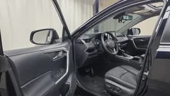 2023 Toyota RAV4 2.5 2WD Hybrid XLE, чёрный — фото 10