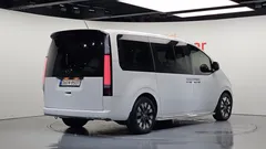 2022 Hyundai Staria Lounge 9-Seater — фото 2