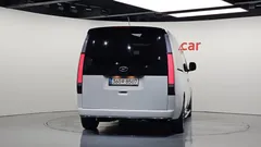 2022 Hyundai Staria Lounge 9-Seater — фото 4