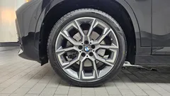 2022 BMW X1 xDrive 20i M Sport, чёрный — фото 5