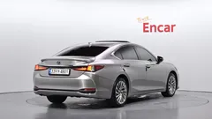 2023 Lexus ES Executive — фото 2
