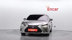 2023 Lexus ES Executive — фото 3