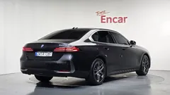 2024 BMW 5-Series 520i — фото 2