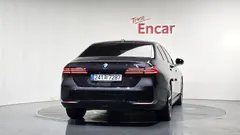 2024 BMW 5-Series 520i — фото 4