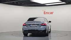 2022 BMW 2-Series M240i xDrive Coupe, серо-серебристый — фото 4