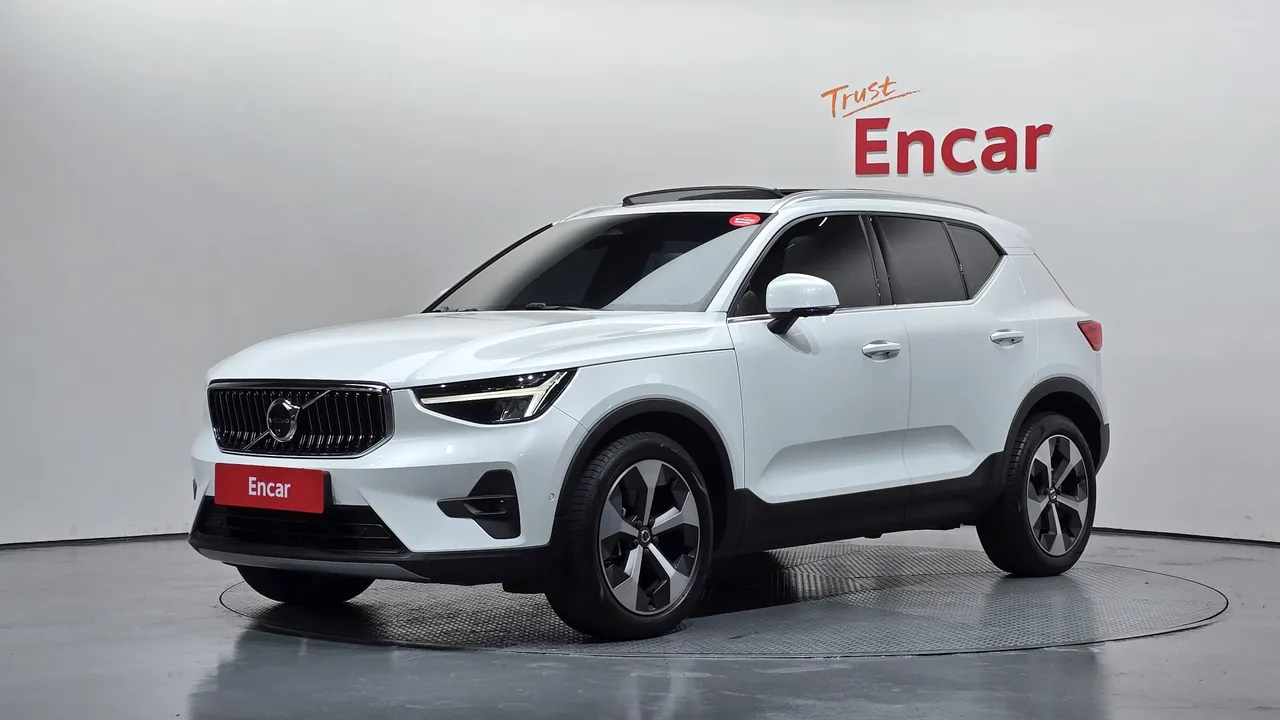 2023 Volvo XC40 B4 Ultimate Bright
