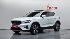 2023 Volvo XC40 B4 Ultimate Bright — фото 1