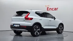 2023 Volvo XC40 B4 Ultimate Bright — фото 2