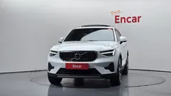2023 Volvo XC40 B4 Ultimate Bright — фото 3