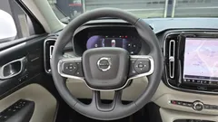 2023 Volvo XC40 B4 Ultimate Bright — фото 13