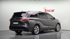 2022 Toyota Sienna 2.5 Hybrid 2WD — фото 2