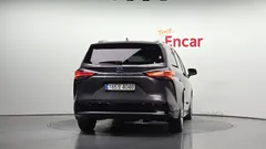 2022 Toyota Sienna 2.5 Hybrid 2WD — фото 4