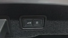2023 Audi A8 50 TDI Quattro Premium — фото 16