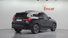 2024 BMW X1 sDrive 20i M Sport, чёрный — фото 2