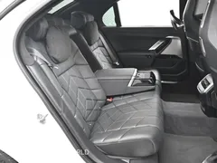 2023 BMW 7-Series 740d xDrive Design Pure Excellence — фото 16