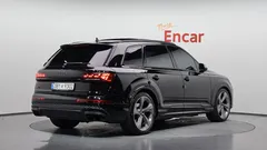 2025 Audi SQ7 4.0 TFSI Quattro — фото 2