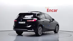 2024 BMW 2-Series 220i Luxury, чёрный — фото 2