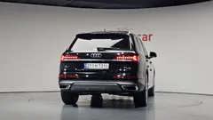 2023 Audi Q7 45 TDI Quattro Premium — фото 4