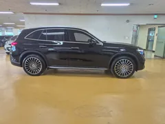 2023 Mercedes-Benz GLC-Class GLC300 4MATIC AMG Line — фото 5