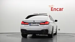 2023 BMW 5-Series 520i M Sport — фото 4