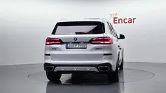 2022 BMW X5 xDrive 40i M Sport — фото 4