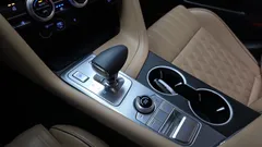 2023 Genesis G70 Gasoline 2.0T 4WD, белый — фото 9