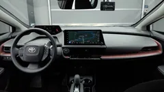 2024 Toyota Prius 2.0 PHEV SE — фото 7