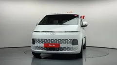 2022 Hyundai Staria 4WD Tourer 9-Seater — фото 3