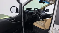 2022 Hyundai Staria 4WD Tourer 9-Seater — фото 10