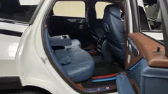 2023 BMW XM 4.4, белый — фото 15