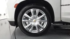 2022 ChevroletGMDaewoo Tahoe 6.2 Dark Knight 4WD, белый — фото 5