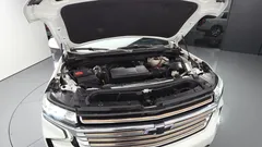 2022 ChevroletGMDaewoo Tahoe 6.2 Dark Knight 4WD, белый — фото 6