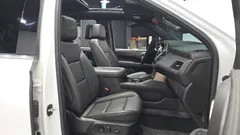 2022 ChevroletGMDaewoo Tahoe 6.2 Dark Knight 4WD, белый — фото 11