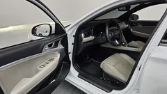 2022 Genesis G70 Gasoline 2.0T 2WD, белый — фото 10