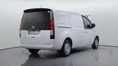 2022 Hyundai Staria Cargo 3-Seater — фото 2