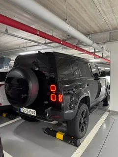 2023 Land Rover Defender 110 D300 HSE — фото 4